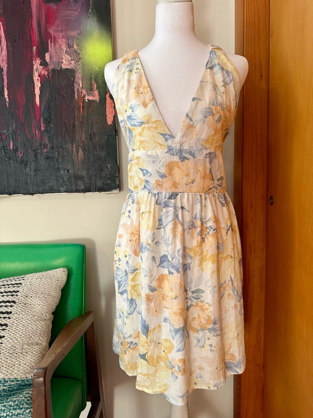 NWT Abercrombie & Fitch  Floral V-Neck Mini Dress w shorts in lining